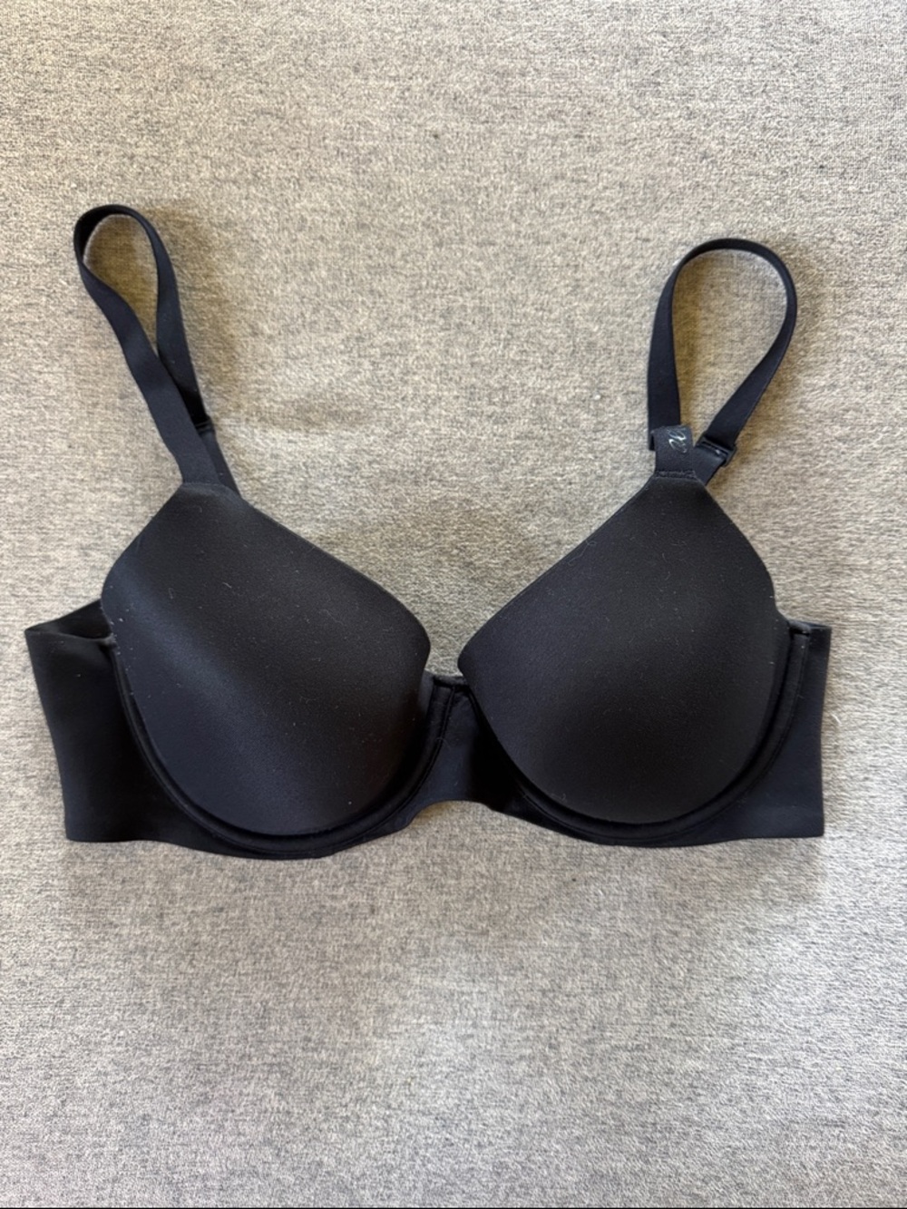 “SMOOTHEZ” by aerie Black Molded T-Shirt Bra with Smooth Cups